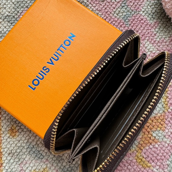 louis vuitton coin purse - Picture 5 of 6